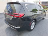 Used 2023 Chrysler Pacifica Touring-L image 4