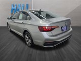 Certified 2023 Volkswagen Jetta SE w/ Panoramic Sunroof Package image 4