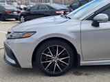 Used 2024 Toyota Camry SE image 5