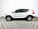 Used 2020 Volvo XC40 T4 Momentum image 4