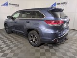 Used 2017 Toyota Highlander LE image 3