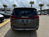 Used 2022 Chrysler Pacifica Touring-L image 5