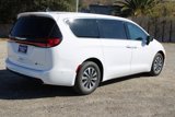 New 2025 Chrysler Pacifica Select image 4