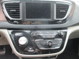 Used 2018 Chrysler Pacifica Touring-L image 3