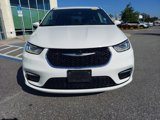 Used 2023 Chrysler Pacifica Touring-L image 2