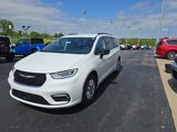 Used 2024 Chrysler Pacifica Touring-L image 3