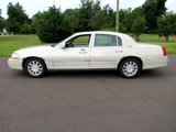 Used 2007 Lincoln Town Car Signature Limited image 3