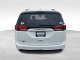 Used 2017 Chrysler Pacifica Touring-L image 2