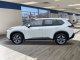 Used 2022 Nissan Rogue SV image 2