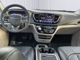 Used 2022 Chrysler Pacifica Touring-L image 3