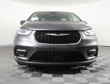 Used 2021 Chrysler Pacifica Touring-L image 2