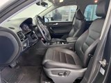 Used 2014 Volkswagen Touareg VR6 image 6