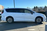 New 2025 Chrysler Pacifica Select image 3