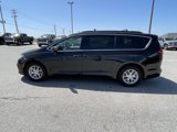 Used 2022 Chrysler Pacifica Touring-L image 3