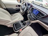 Used 2017 Chrysler Pacifica Limited w/ UConnect Theater Package image 4