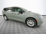 New 2025 Chrysler Pacifica Select image 3