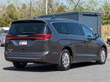 Certified 2022 Chrysler Pacifica Touring-L image 5
