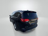 Used 2017 Chrysler Pacifica Limited image 3