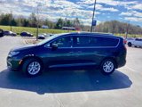 Used 2021 Chrysler Pacifica Touring-L image 5
