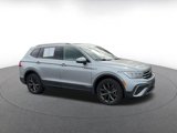 Used 2022 Volkswagen Tiguan SE image 2