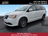 Used 2017 Dodge Grand Caravan SXT image 2