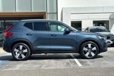 Certified 2022 Volvo XC40 T5 Momentum w/ Premium Package image 3