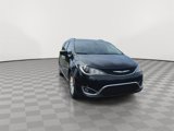 Used 2020 Chrysler Pacifica Touring-L image 3