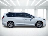 Used 2022 Chrysler Pacifica Limited image 2