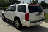 Used 2010 Cadillac Escalade Luxury image 2