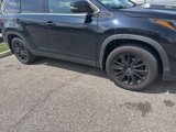 Used 2019 Toyota Highlander SE image 3