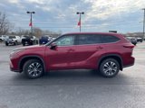 Used 2021 Toyota Highlander XLE image 2