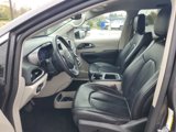 Used 2023 Chrysler Pacifica Touring-L image 5