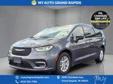 Used 2021 Chrysler Pacifica Touring-L image 3