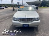 Used 2005 Lincoln Town Car Signature image 2