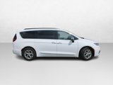 Used 2023 Chrysler Pacifica Limited image 2