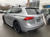 Certified 2022 Volkswagen Tiguan SE R-Line image 2