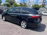 Used 2017 Toyota Sienna LE image 5