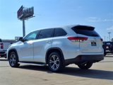Used 2017 Toyota Highlander LE image 6