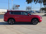Used 2022 Mitsubishi Outlander SE image 2