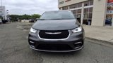 Used 2023 Chrysler Pacifica Touring-L image 3