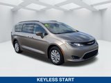 Used 2017 Chrysler Pacifica Touring-L image 2