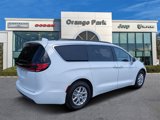 Used 2022 Chrysler Pacifica Touring-L image 3