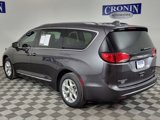 Used 2020 Chrysler Pacifica Limited image 3