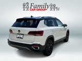 Used 2024 Volkswagen Taos SE w/ Panoramic Sunroof Package image 3
