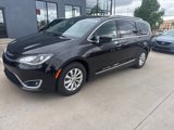 Used 2018 Chrysler Pacifica Touring-L image 2
