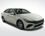 New 2025 Hyundai Elantra SE image 3