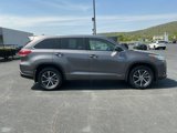 Used 2017 Toyota Highlander XLE image 4