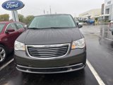 Used 2016 Chrysler Town & Country Touring-L image 2