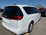Used 2023 Chrysler Pacifica Touring-L image 2