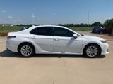 Used 2020 Toyota Camry LE image 3